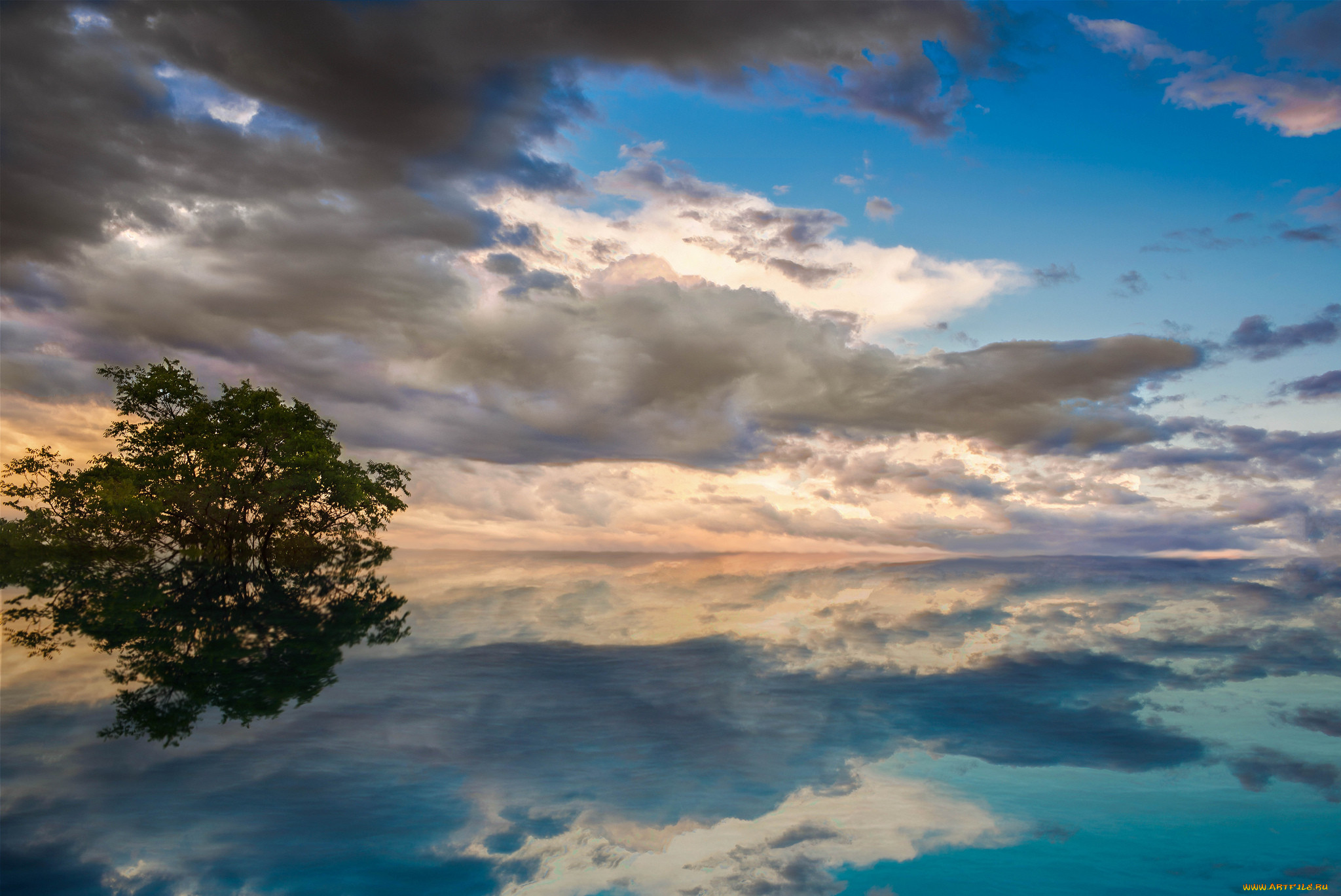 The sky. Пейзаж с красивыми облаками. Небо отражается в воде. Красивые облака обои. Пейзаж небо вода.